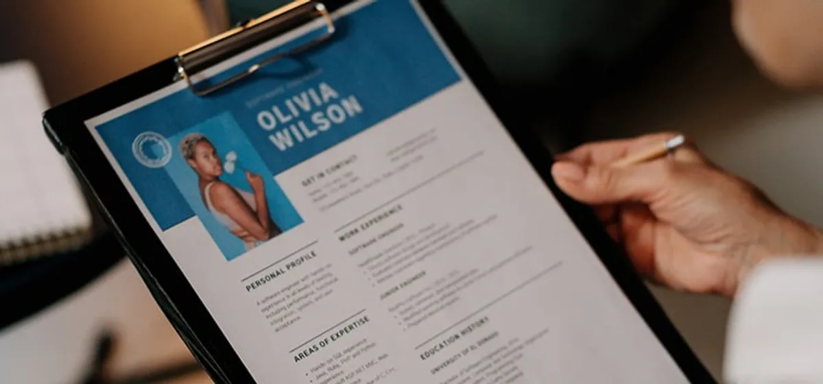 Hoe je jouw CV tijdens een tussenjaar kan aanvullen (3 manieren)