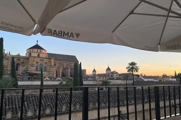 Uitzicht over Cordoba tijdens een dagtrip vanuit Malaga in Jasper's tussenjaar